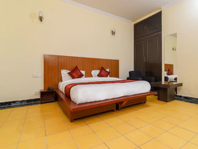 Purple Star Hotel by OYO Rooms