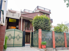 Purple Star Hotel by OYO Rooms