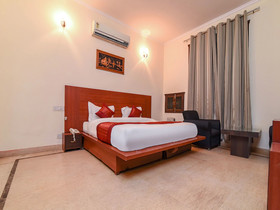 Purple Star Hotel by OYO Rooms