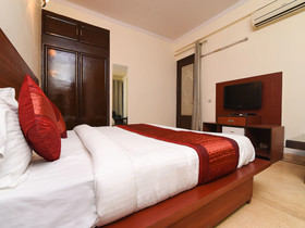 Purple Star Hotel by OYO Rooms