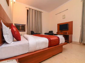 Purple Star Hotel by OYO Rooms