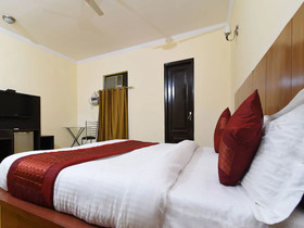 Purple Star Hotel by OYO Rooms