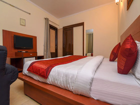 Purple Star Hotel by OYO Rooms