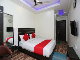 OYO 16688 Hotel Vrs
