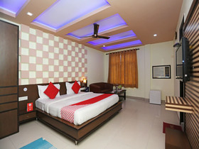 OYO 16688 Hotel Vrs