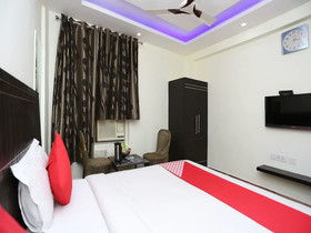 OYO 16688 Hotel Vrs