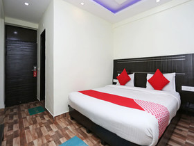 OYO 16688 Hotel Vrs