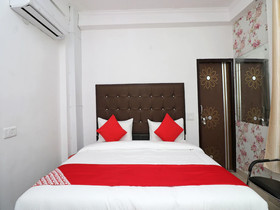 OYO 26119 Krishna Guest House