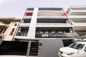 OYO Townhouse 18557 Sector Twenty Seven