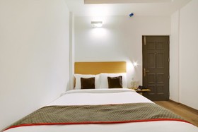 OYO Townhouse 230 Old Gurgaon Sector 14