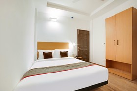 OYO Townhouse 230 Old Gurgaon Sector 14