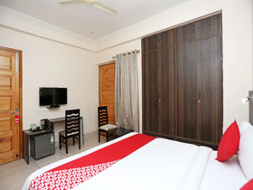 Pacific Inn Essence by OYO Rooms