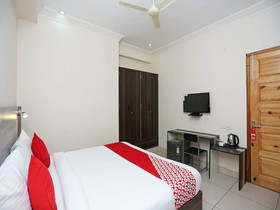 Pacific Inn Essence by OYO Rooms