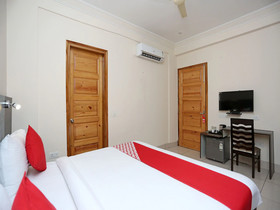 Pacific Inn Essence by OYO Rooms