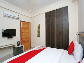 Pacific Inn Essence by OYO Rooms