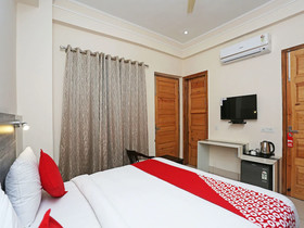 Pacific Inn Essence by OYO Rooms