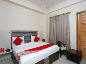 Pacific Inn Essence by OYO Rooms
