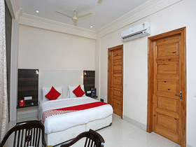 Pacific Inn Essence by OYO Rooms