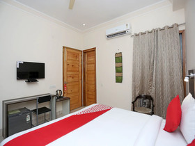 Pacific Inn Essence by OYO Rooms