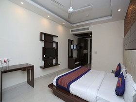 Qcent Gurgaon by OYO Rooms