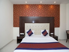 Qcent Gurgaon by OYO Rooms