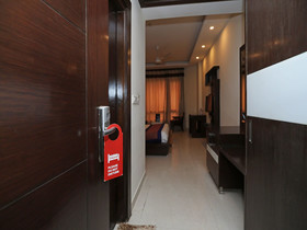 Qcent Gurgaon by OYO Rooms