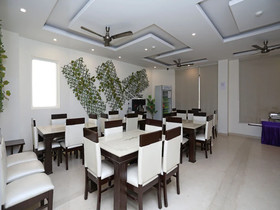 Qcent Gurgaon by OYO Rooms