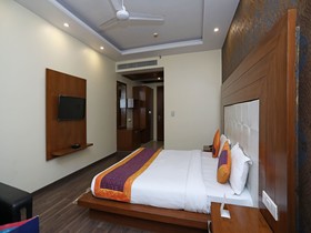 Qcent Gurgaon by OYO Rooms