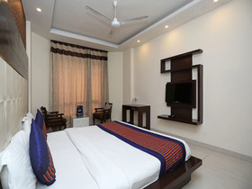 Qcent Gurgaon by OYO Rooms