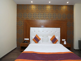 Qcent Gurgaon by OYO Rooms