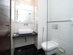 Qcent Gurgaon by OYO Rooms