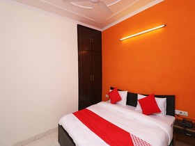 Radiance Guest House by OYO Rooms