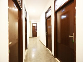Royal Guest House by OYO Rooms