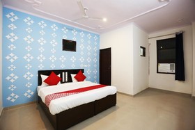 Royal Guest House by OYO Rooms