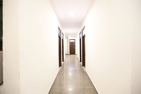 Royal Guest House by OYO Rooms