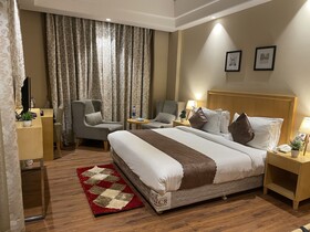 Saltstayz Select - Galleria Market & Golf Course Road