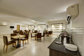Saltstayz Select - Galleria Market & Golf Course Road