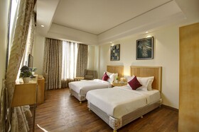 Saltstayz Select - Galleria Market & Golf Course Road