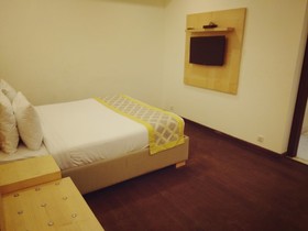 Stately Suites NH 8