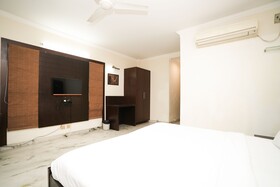 StayWell Hotels & Homes