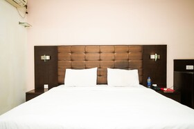 StayWell Hotels & Homes