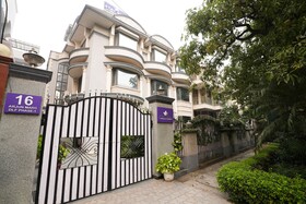 StayWell Hotels & Homes