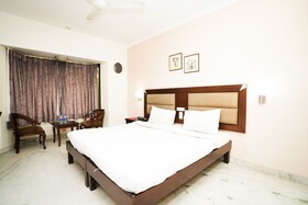 StayWell Hotels & Homes