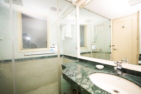 StayWell Hotels & Homes