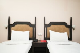 StayWell Hotels & Homes