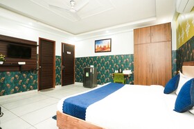 Tanvi Premium by Fabhotel