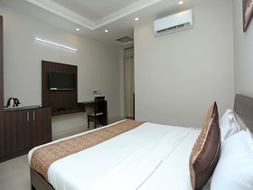 Vivi International By OYO Rooms