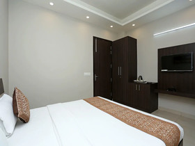 Vivi International By OYO Rooms