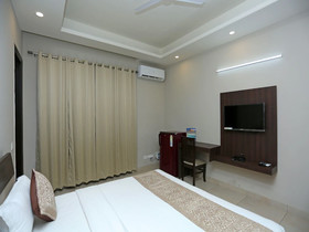 Vivi International By OYO Rooms