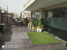 Vivi International By OYO Rooms